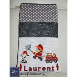 Camion de Pompier Serviette Capuchon Brodée et Personnalisée  DOU-086
