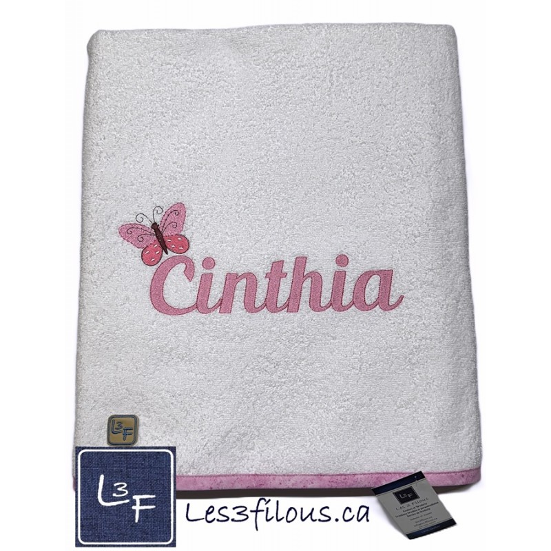 Prénom avec papillon Drap de Bain Brodé et Personnalisé DRA-168