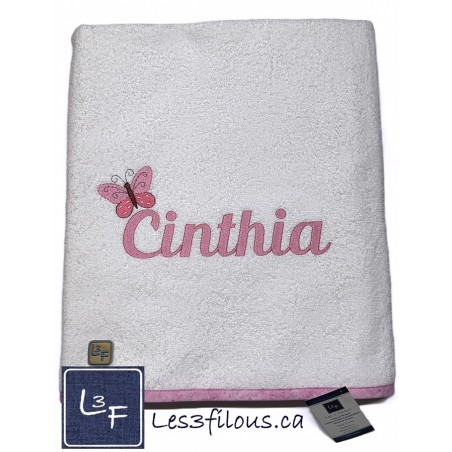 Prénom avec papillon Drap de Bain Brodé et Personnalisé DRA-168