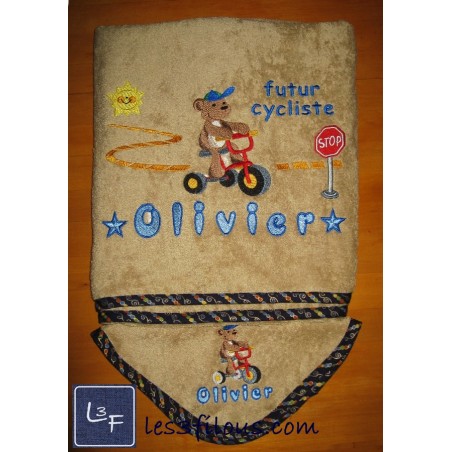 Ourson Cycliste Drap de Bain Brodé et Personnalisé DRA-102