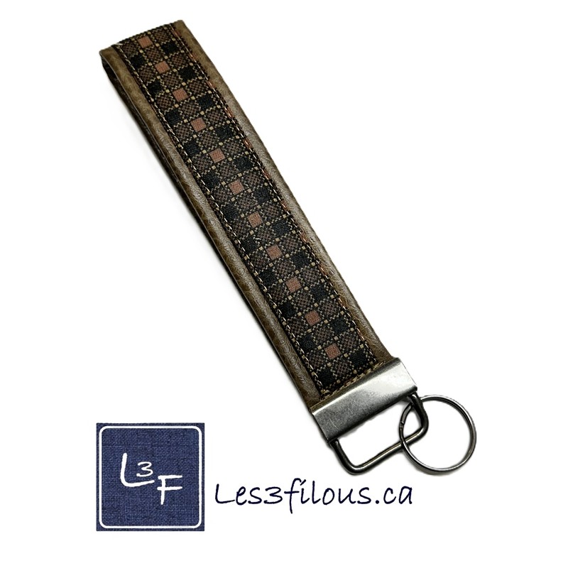 Porte Clefs Carreauté Bun sur fond Brun PC-202