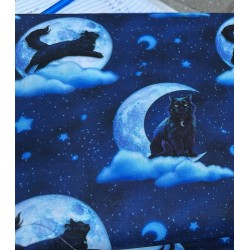 Chats Noirs et Lune sur fond bleu Tissu TIS-0572*
