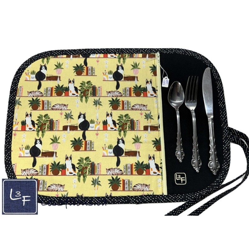 Chats Sur Etagere avec livres Napperon avec Pochette Prêt à Broder Personnalisé NAP-479P