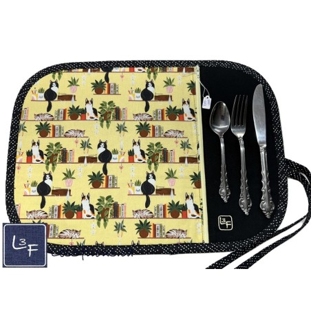 Chats Sur Etagere avec livres Napperon avec Pochette Prêt à Broder Personnalisé NAP-479P