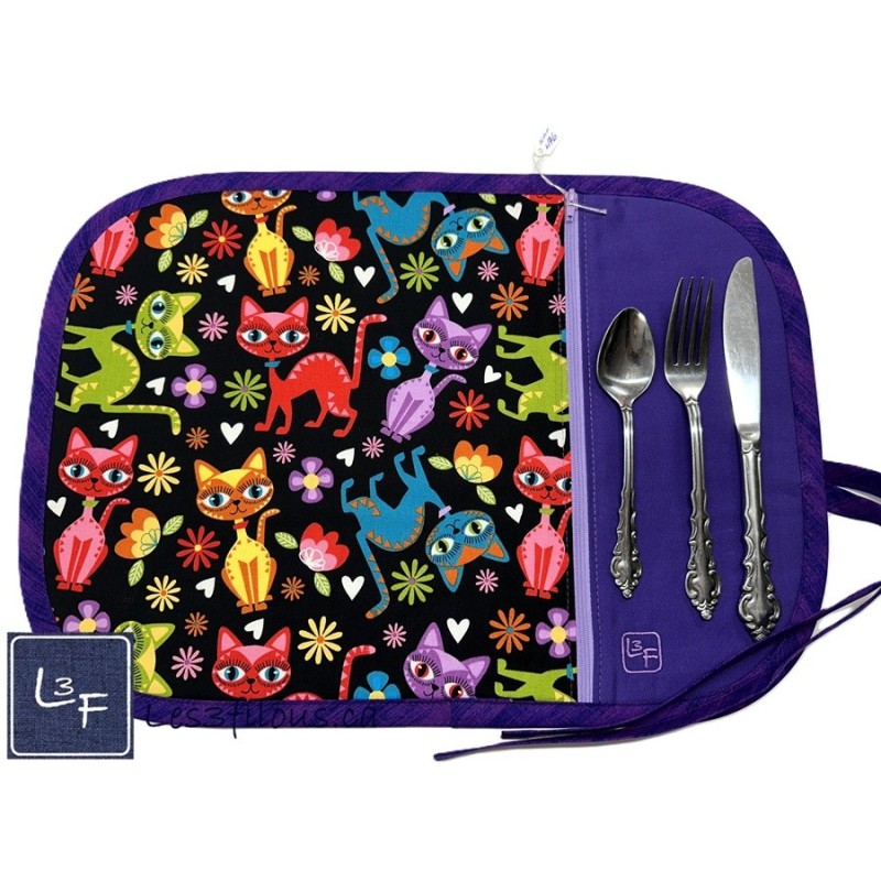 Chats de toutes les Couleurs Napperon avec Pochette Prêt à Broder Personnalisé NAP-476P