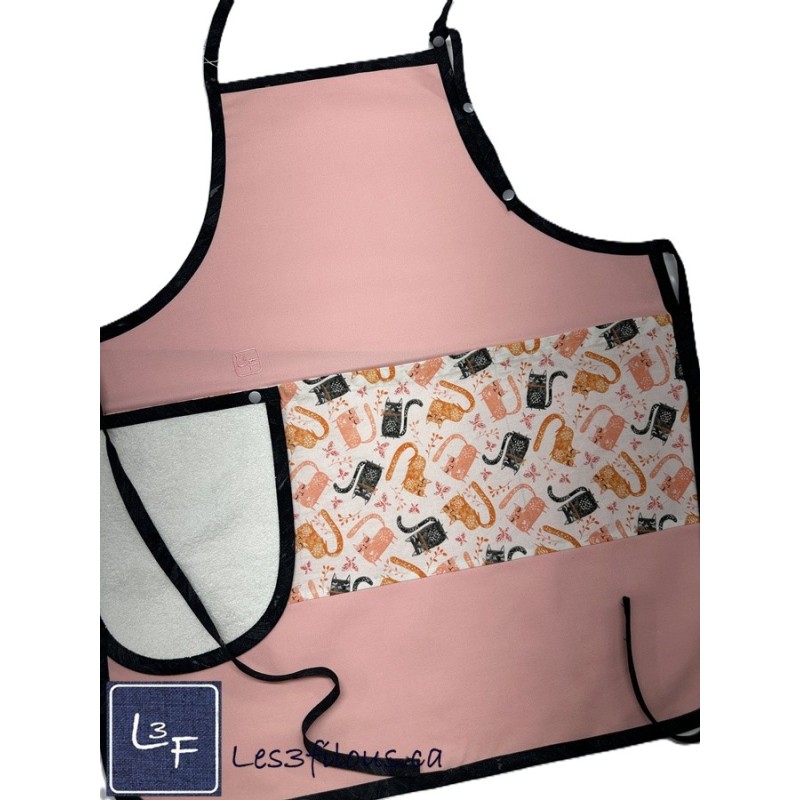 Chats Gris et Corail Tablier Rose Adulte avec Essuie-mains Prêt à Broder TEM-423P