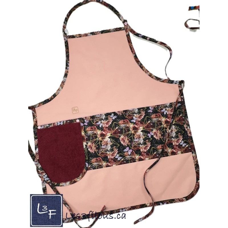 Roses et Papillons Fleurs Tablier Rose avec Essuie-mains Adulte Prêt à Broder TEM-441P