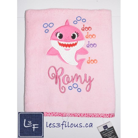 Mommy Shark Drap de Bain Brodé et Personnalisé DRA-136